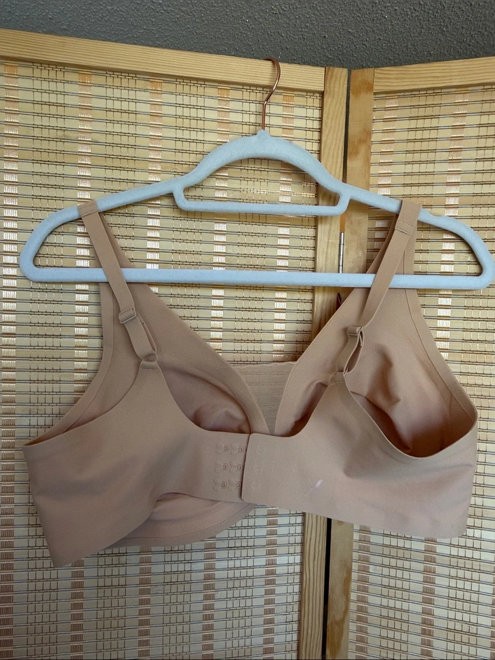knix shadow mesh tshirt bra in beige, seamless wireless bra - Picture 16 of 17